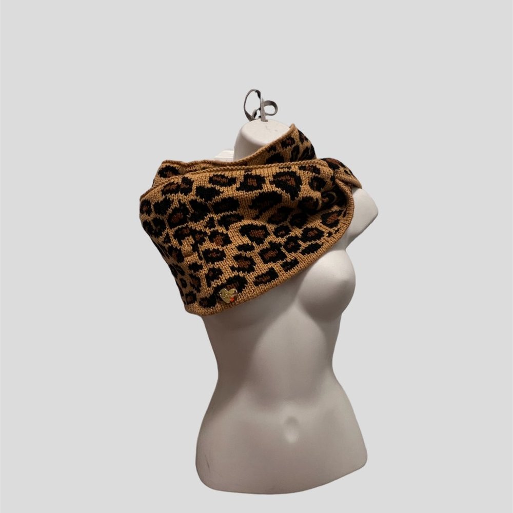 Betsey Johnson Infinity scarf